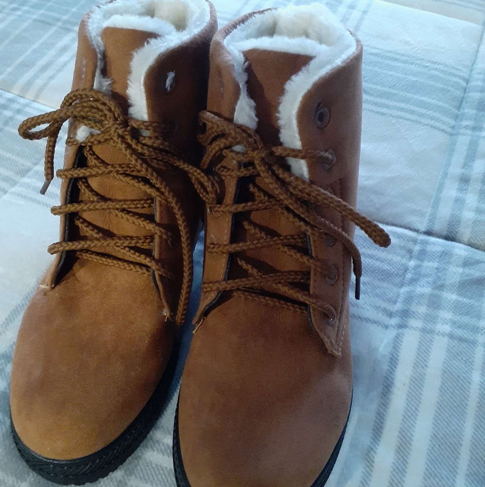 Boots - Picture 4 of 5